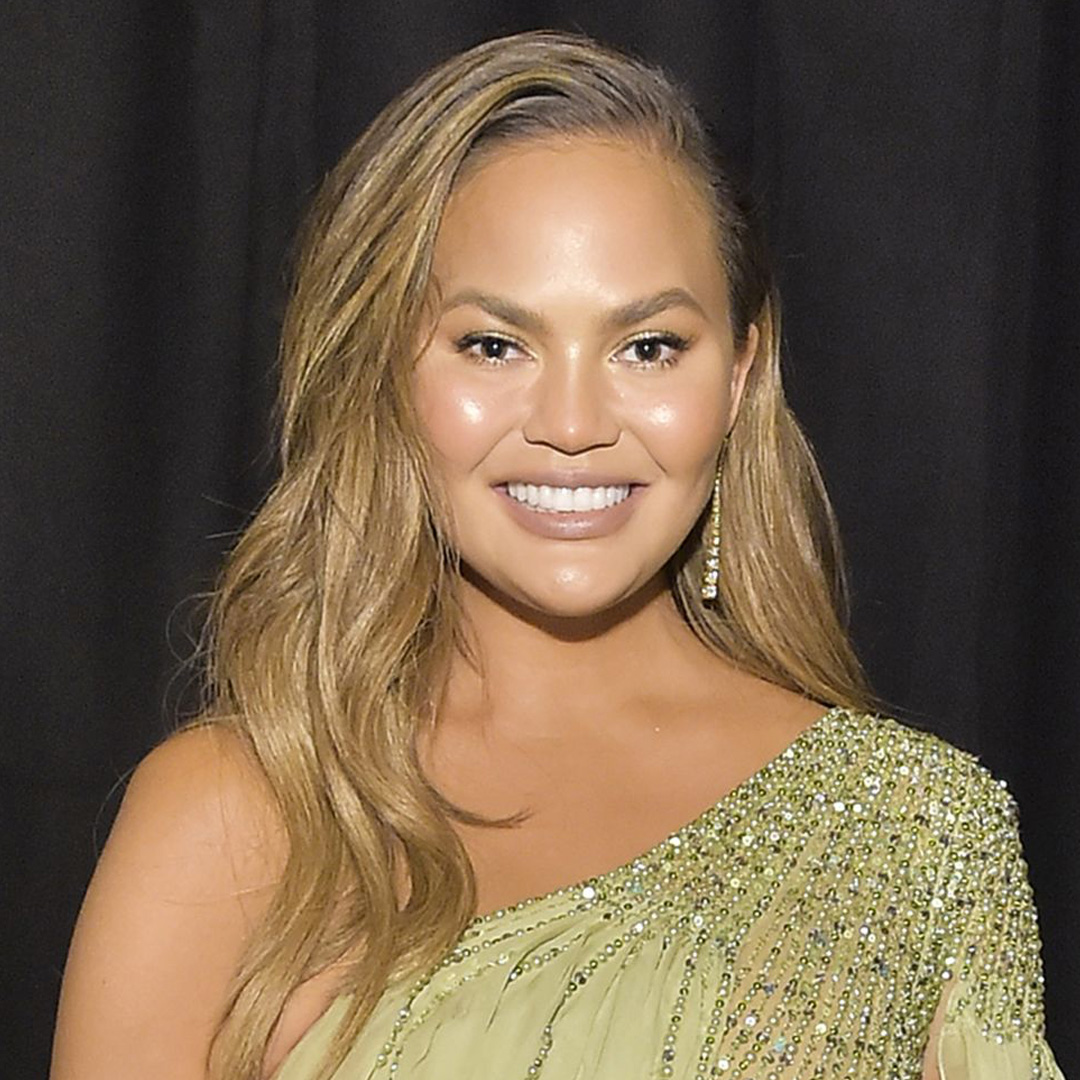 Chrissy Teigen Eyebrow Transplant